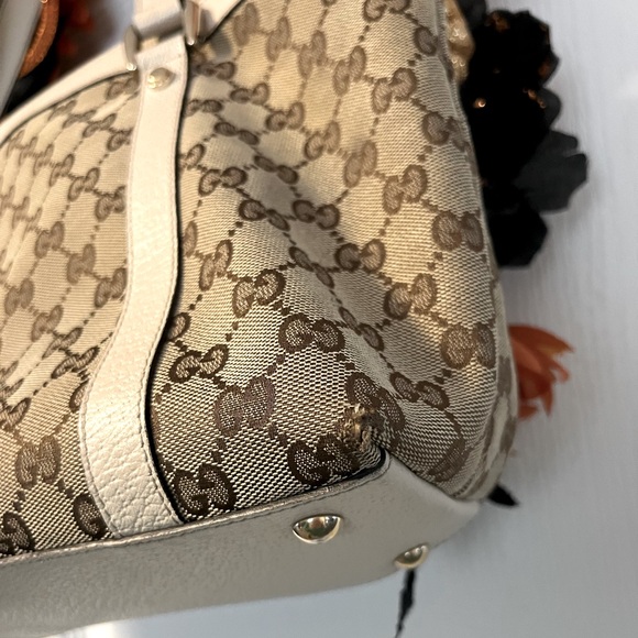 Gucci Abbey Monogram GG Canvas Shoulder Bag! - Picture 5 of 13
